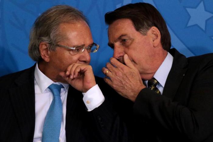 Bolsonaro assina MP de estímulo ao emprego para jovens