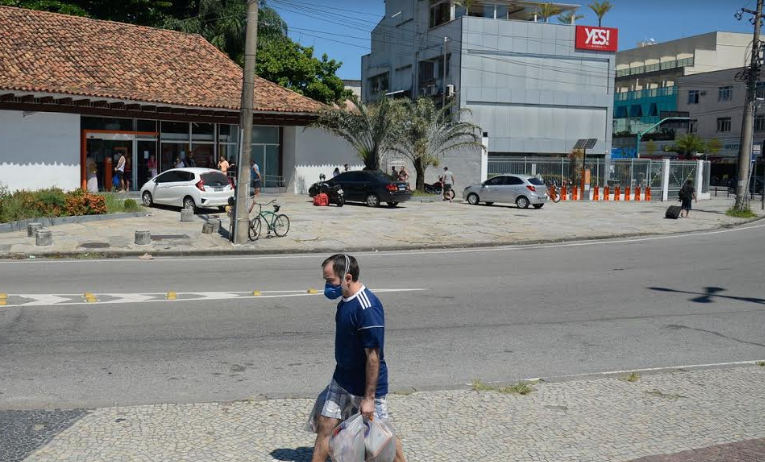 Painéis de trânsito no Rio alertam sobre uso de máscaras