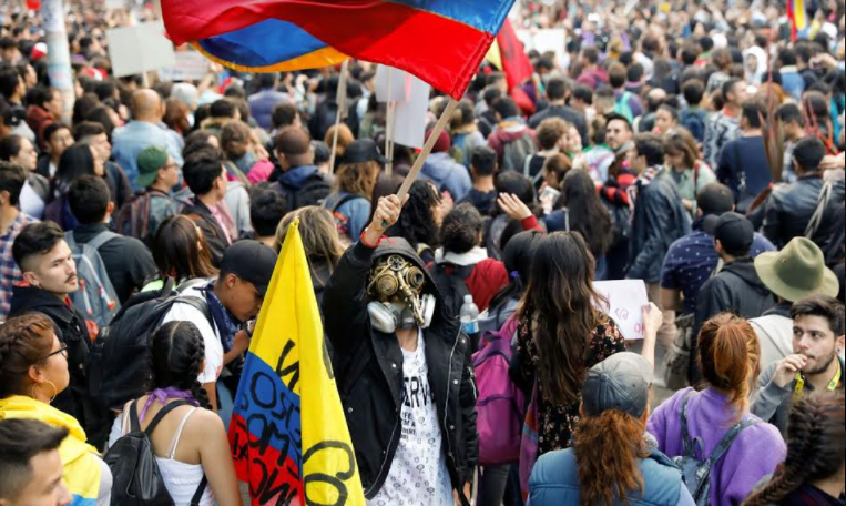 Número de mortos em protestos na Colômbia aumenta