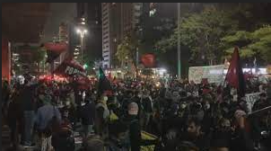 Avenida Paulista tem manifestação contra racismo