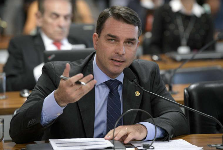 “CPI não tem competência para investigar o presidente”, diz Flávio Bolsonaro