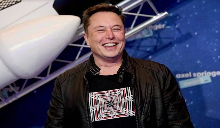 Twitter: Elon Musk quer monetizar Tuítes  e cortar gastos com salários￼