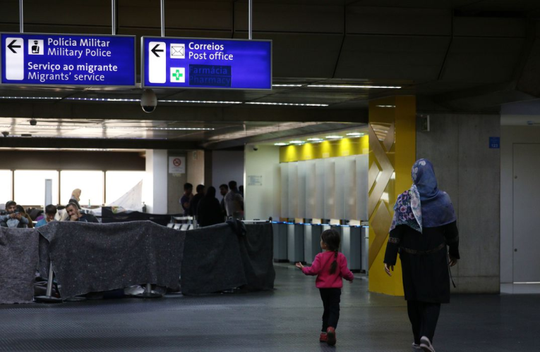 Após meses, Aeroporto de Guarulhos deixa de ter afegãos acampados