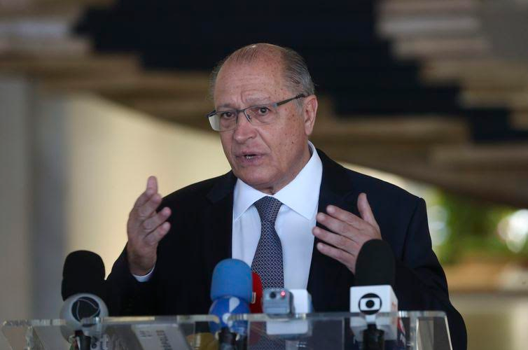 No Itamaraty, Alckmin fala em geração de emprego e queda de juros