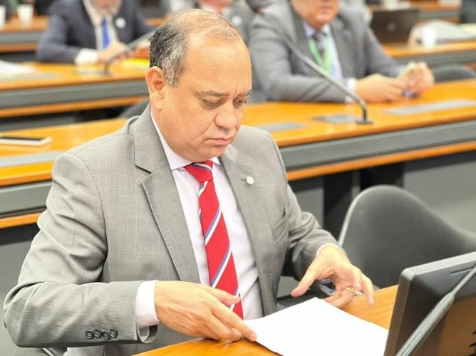 Brasília Deputado Max Lemos propõe doação presumida de órgãos para transplante e tratamento terapêutico